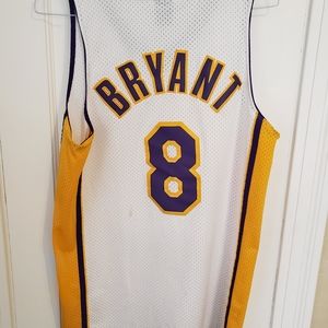Vintage 2000s LA Lakers 8 Kobe Jersey
